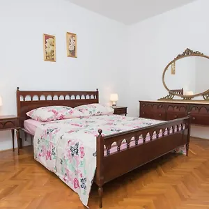 Dzeki Apartament