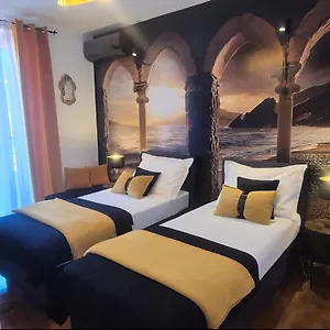 Luxury Oasis Split
